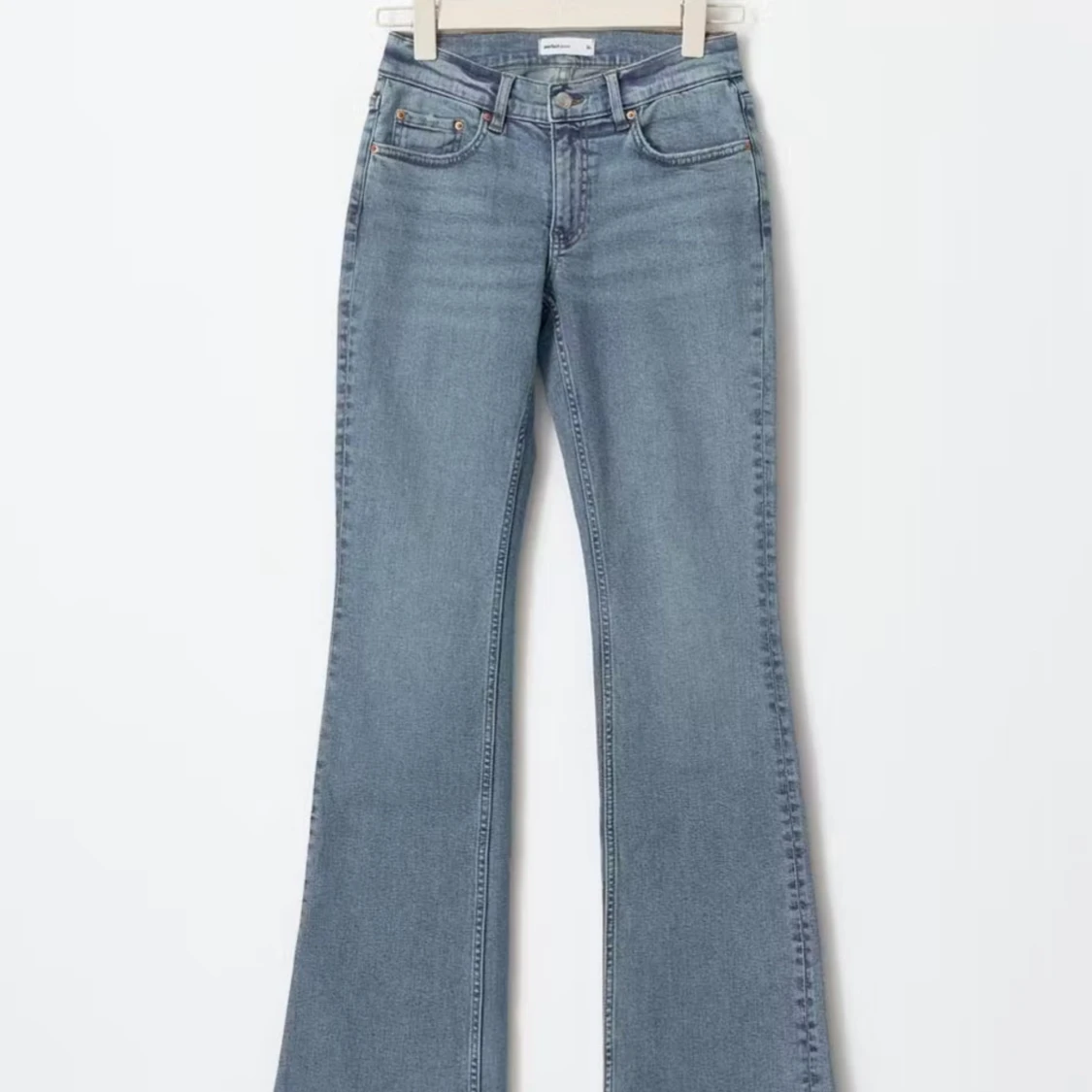 Blå bootcut jeans