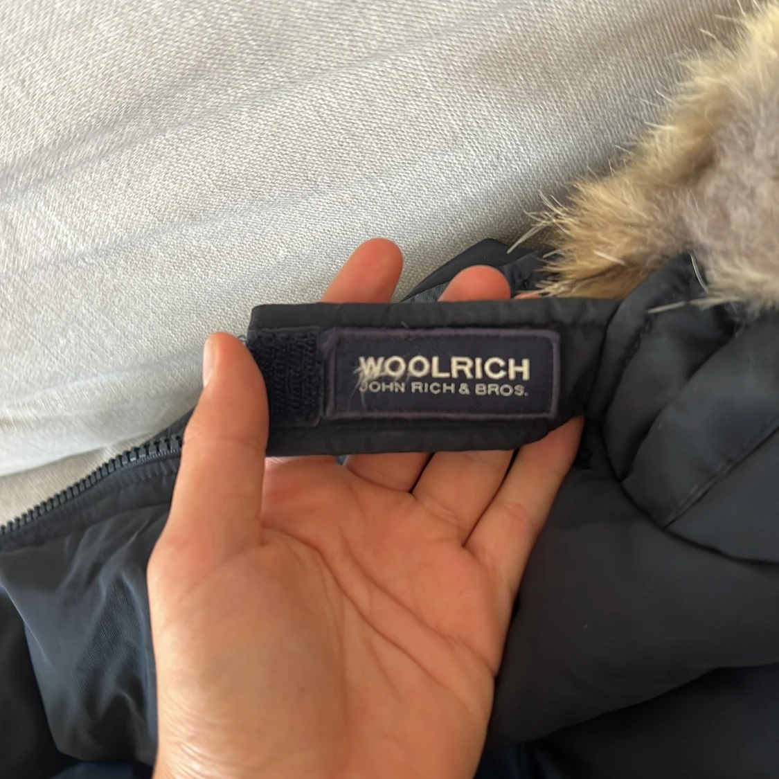 Svart parkas från Woolrich med pälskrage - 2