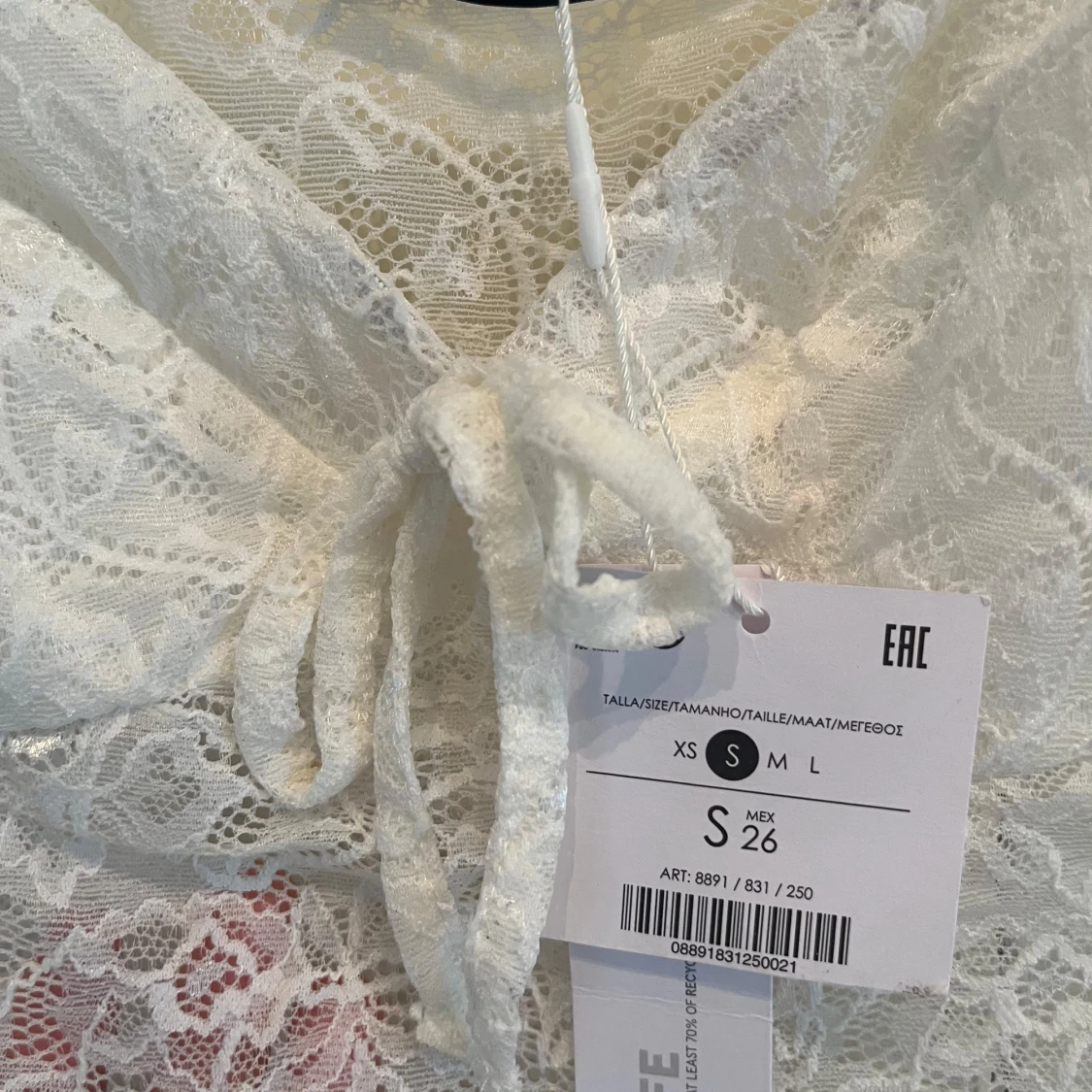 Vit spets linnetopp från Bershka - 1