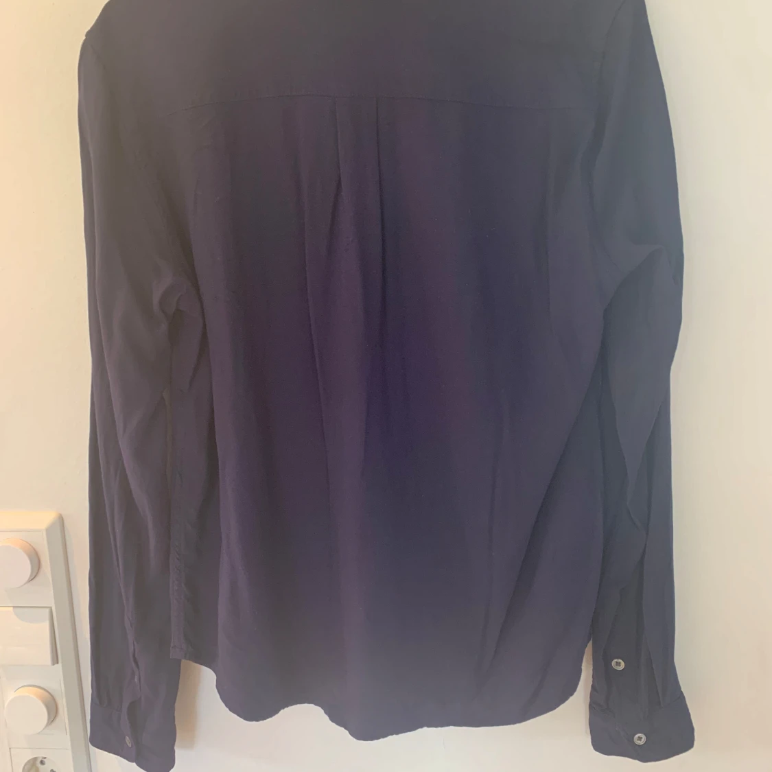 Mörkblå skjorta från Levi's, classic fit - 2