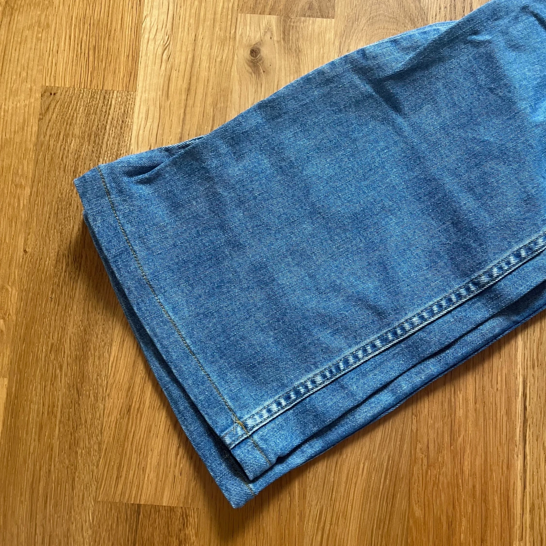 Blå bootcut jeans från Lindex - 1