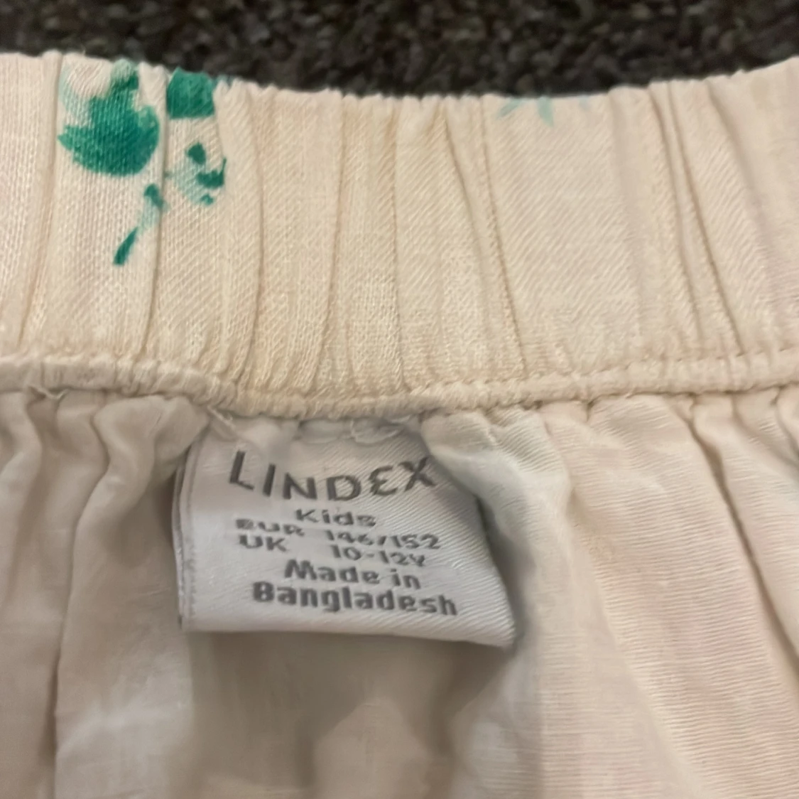 Vit blommig volangkjol från Lindex - 1