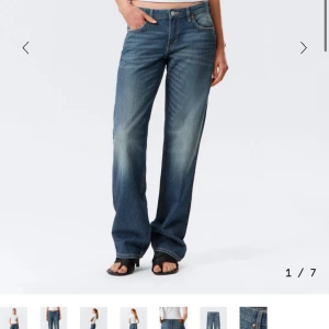 Arrow weekday - Säljer dessa sjukt snygga jeansen som är perfekta nu till höst. De är raka och låg- mellan midjade. Jag är ca 168 och de passar perfekt på mig😊 NYPRIS 590