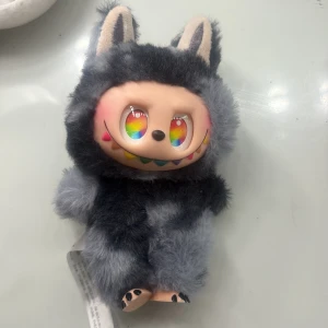 Secret Labubu - Säljer en secret Labubu som är fårn popmart. Jag fick den av min syster som hade beställt från pop marts hemsida men hon har slängt förpackningen