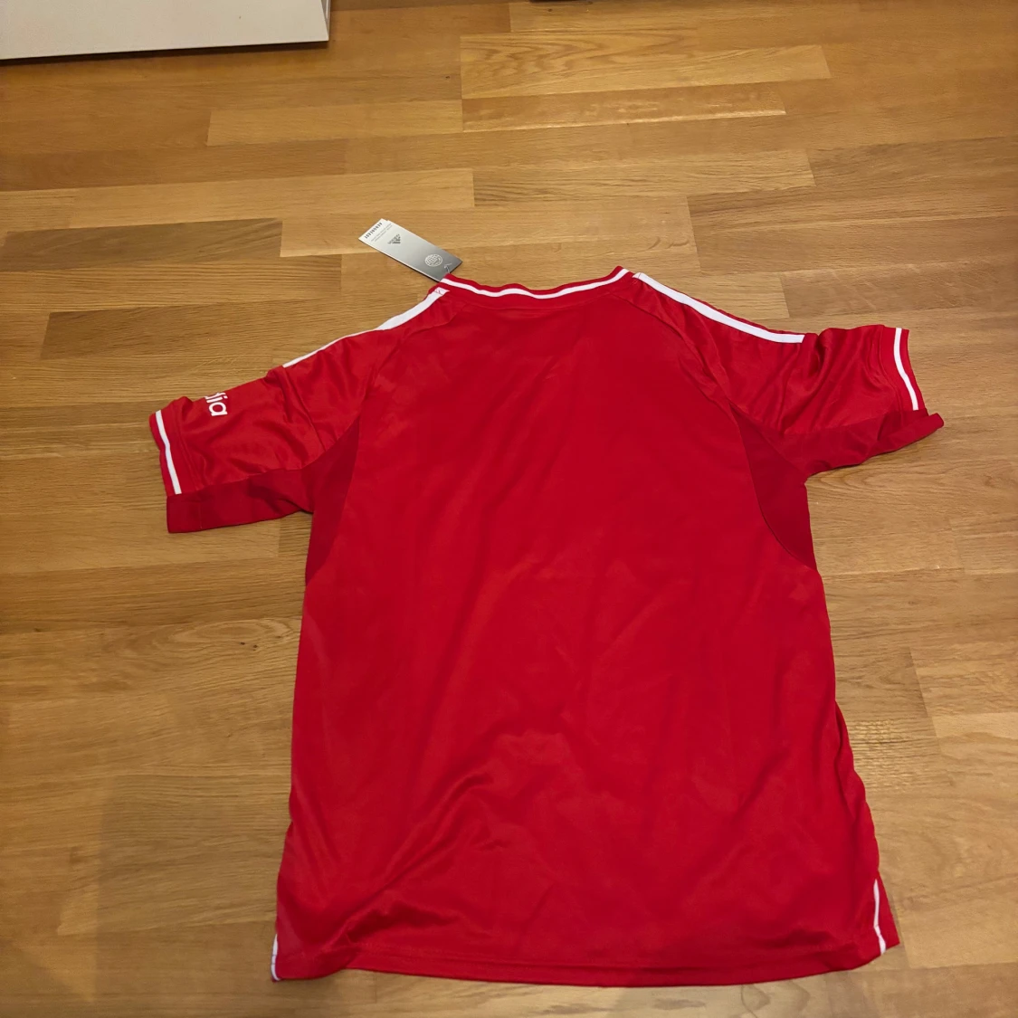 Liverpool röd Adidas fotbollströja M - 1