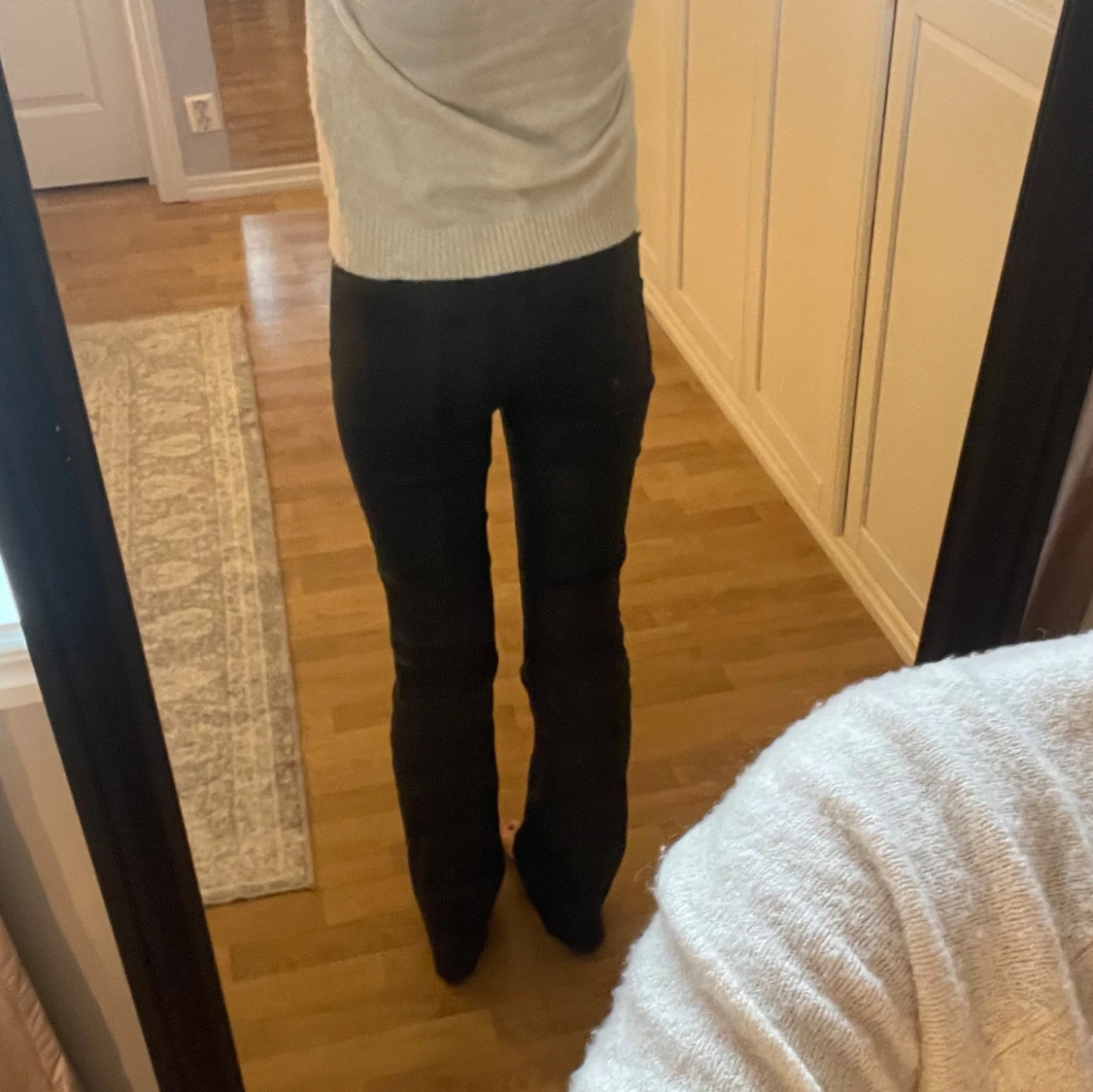 Svarta bootcut byxor från Nelly - 1