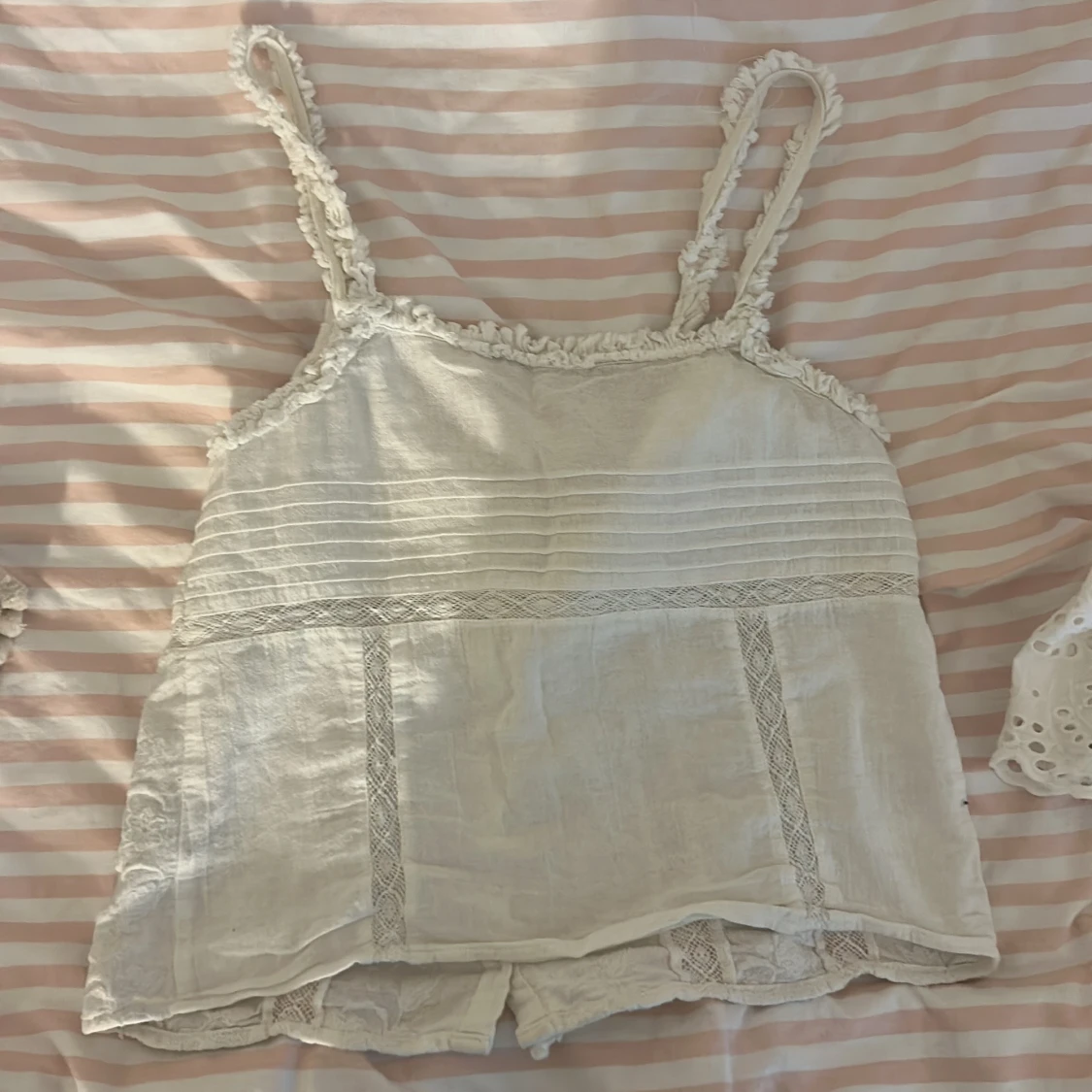 Vit spetsig linnetopp från Zara - 1