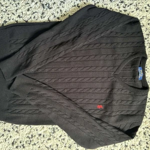 Ralph Lauren Stickad Tröja - Tröjan sitter som en S men står L på lappen