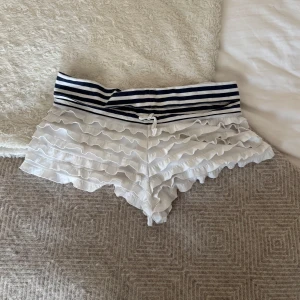Minishorts - ❤️REA❤️ lägger ut igen, nu med lägre pris! 3 för 2 gäller på alla annonser, billigast blir gratis☺️ Kan ge ännu mer rabatt vid köp av fler plagg än så, allt ska bort!