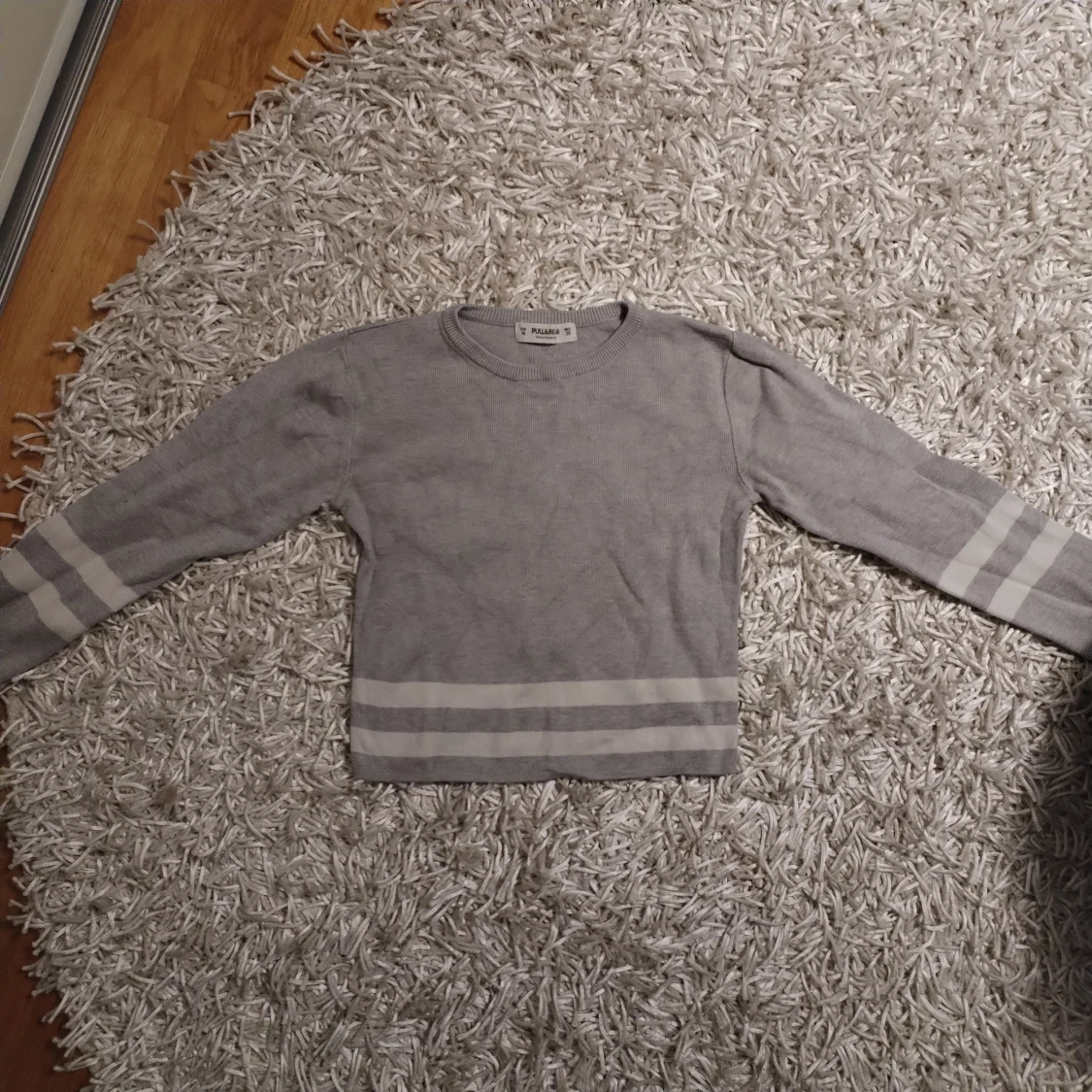 Grå croppad tröja från Pull&Bear