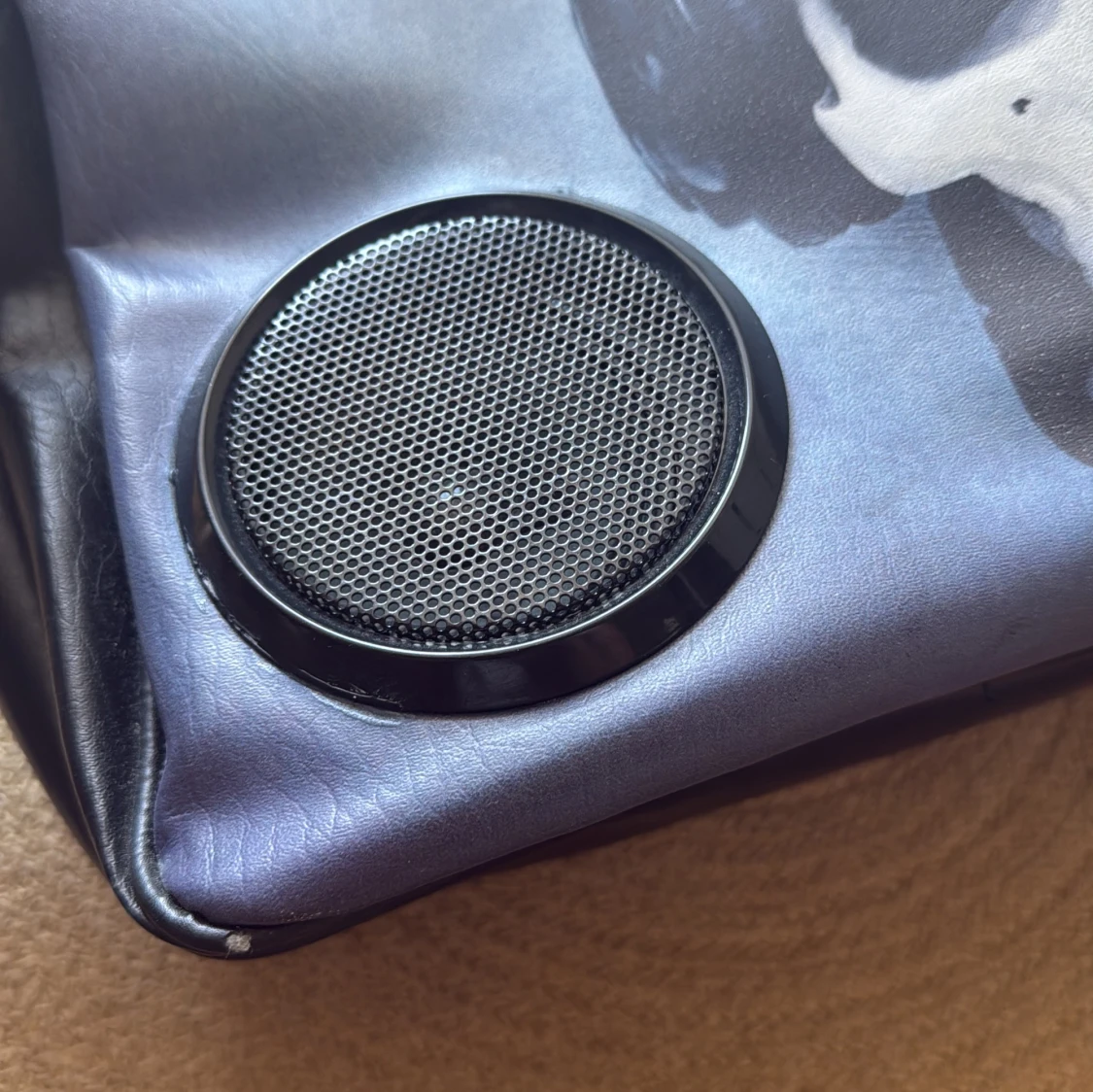 Portable Bag with Built-in Speakers – AUX & USB  - 2