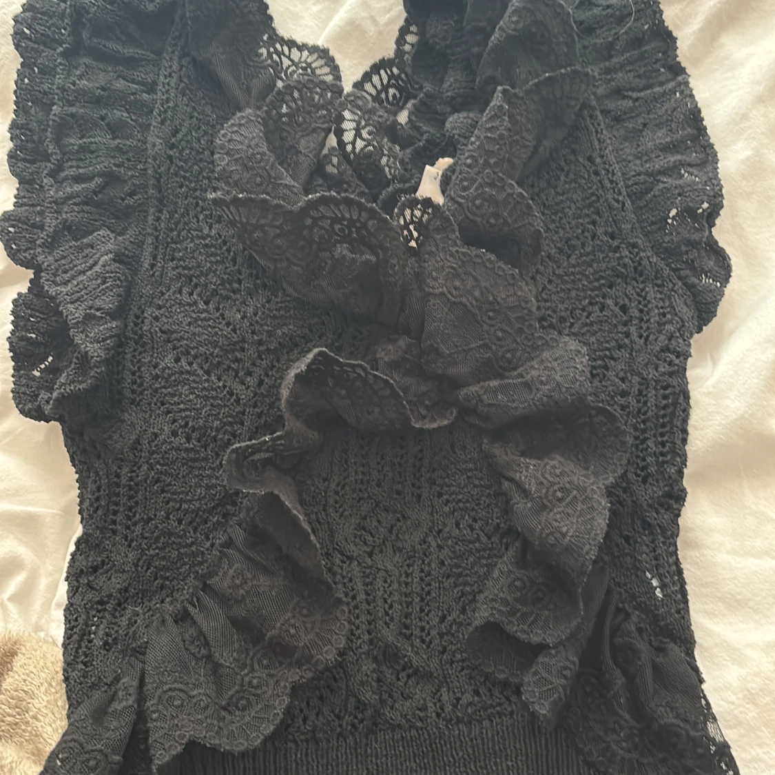 Svart spetsblus med volang från Zara - 2