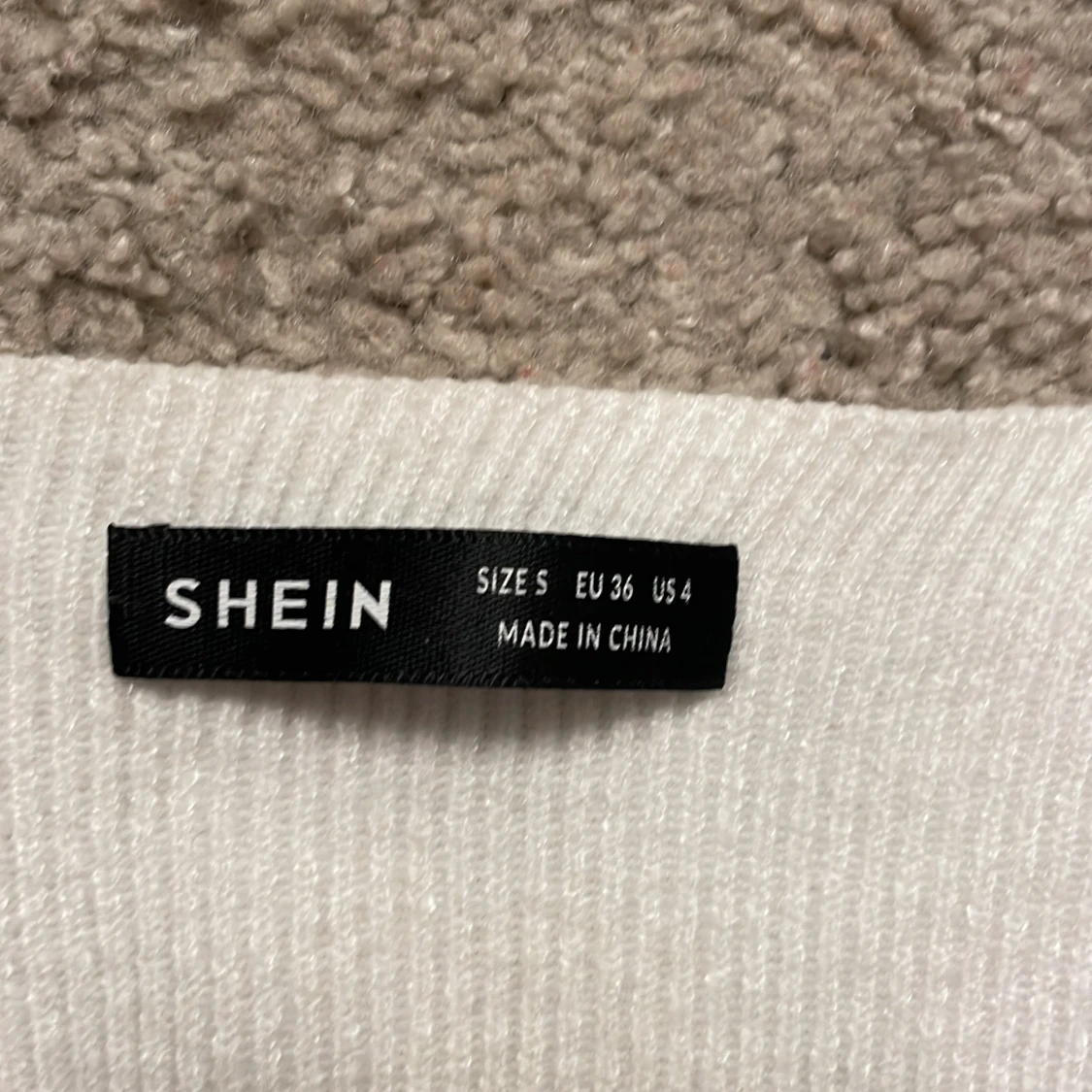 Vit ribbad topp från Shein - 1