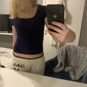 Mörkblå tröja  - Fin tröja från gina❤️