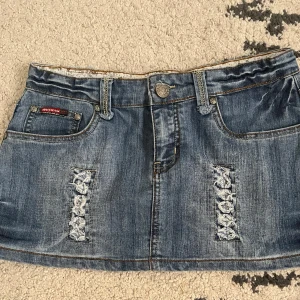 jeans kjol - super snygg cool jeans kjol som tyvärr inte passade mig!! Midjemått 37 cm