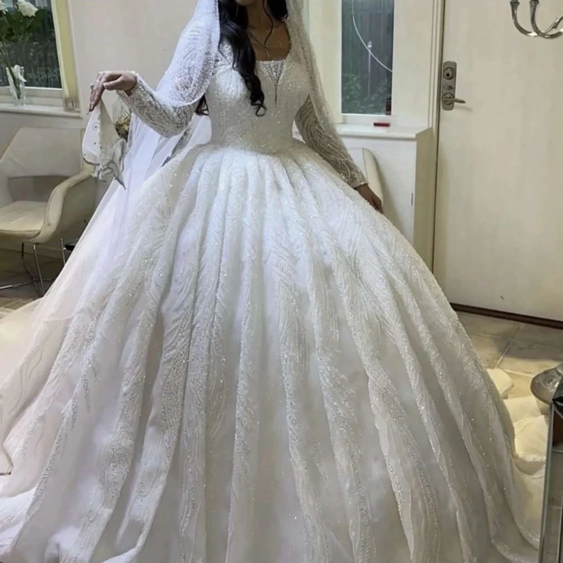 Vit bröllopsklänning