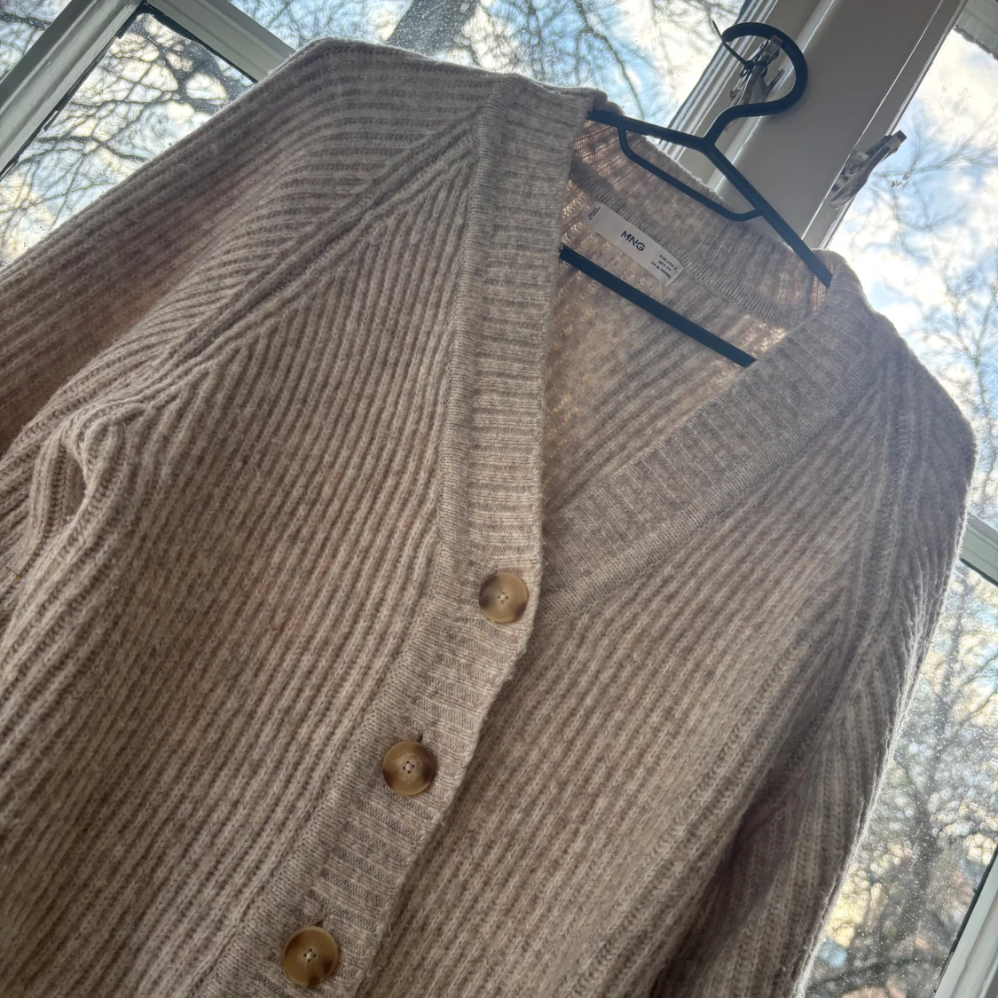 Beige ribbad kofta från Mango - 1