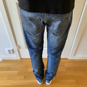 Dondup jeans  - Ett par otroligt feta och unika dondup jeans. Storlek 31. 8/10 skick. Pris går att diskutera.