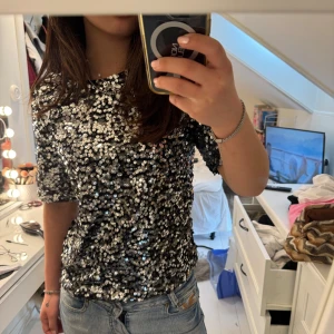 Paljett T-shirt - Såå snygg Paljett T-shirt, även skön att ha på sig en hel kväll🥰💕