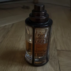 Hugo Boss parfymflaska - Lite mer än 50 % kvar 