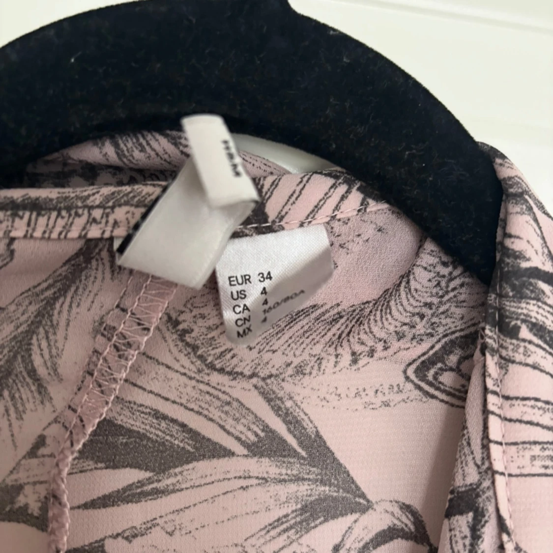 Ljusrosa mönstrad långärmad klänning - 4