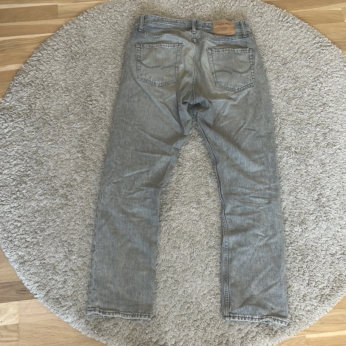 Grå loose fit jeans från Jack&Jones - 1