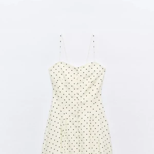 Prickig klänning zara - Superfin klänning från zara i storlek s, nytt skick