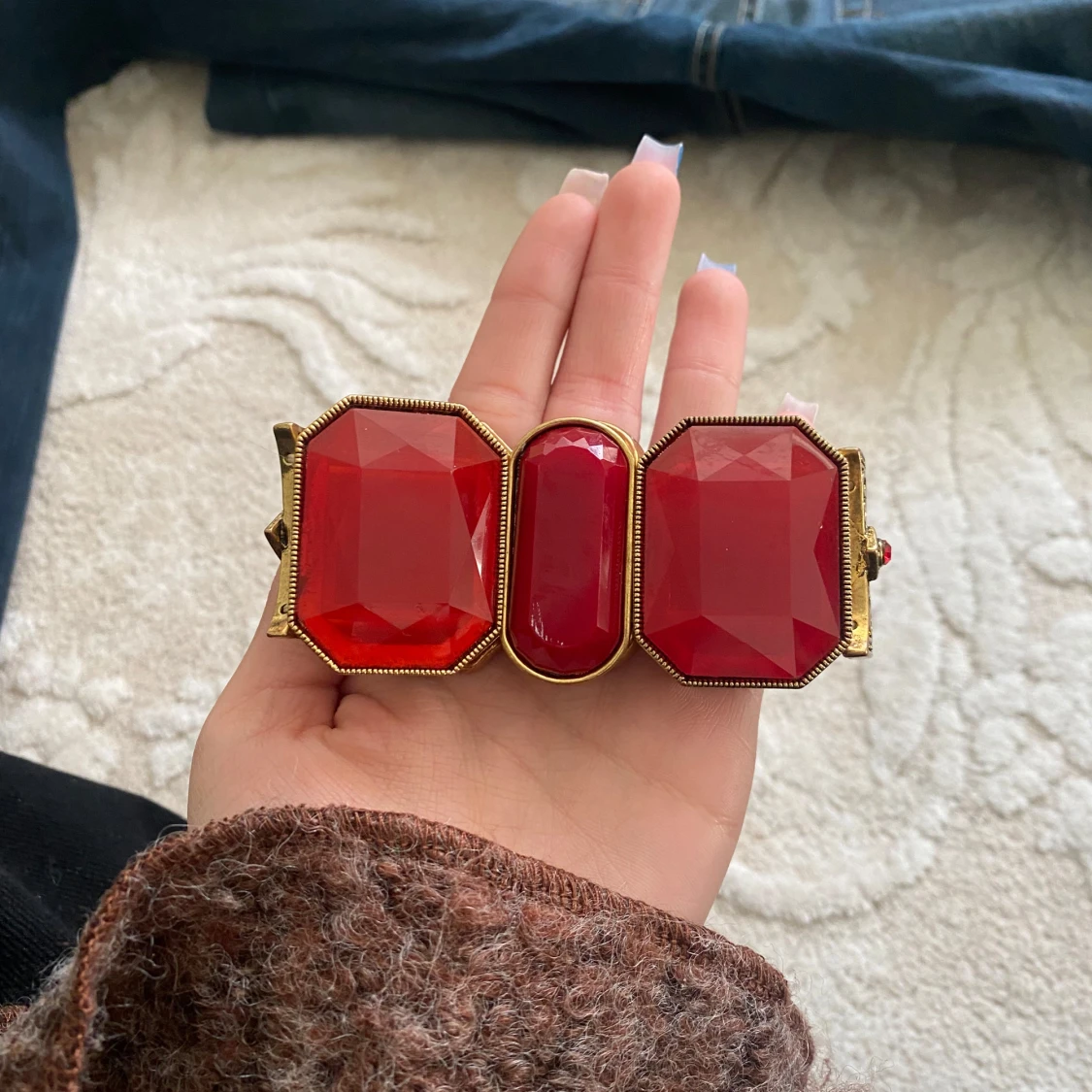 Rött armband med stora stenar - 1