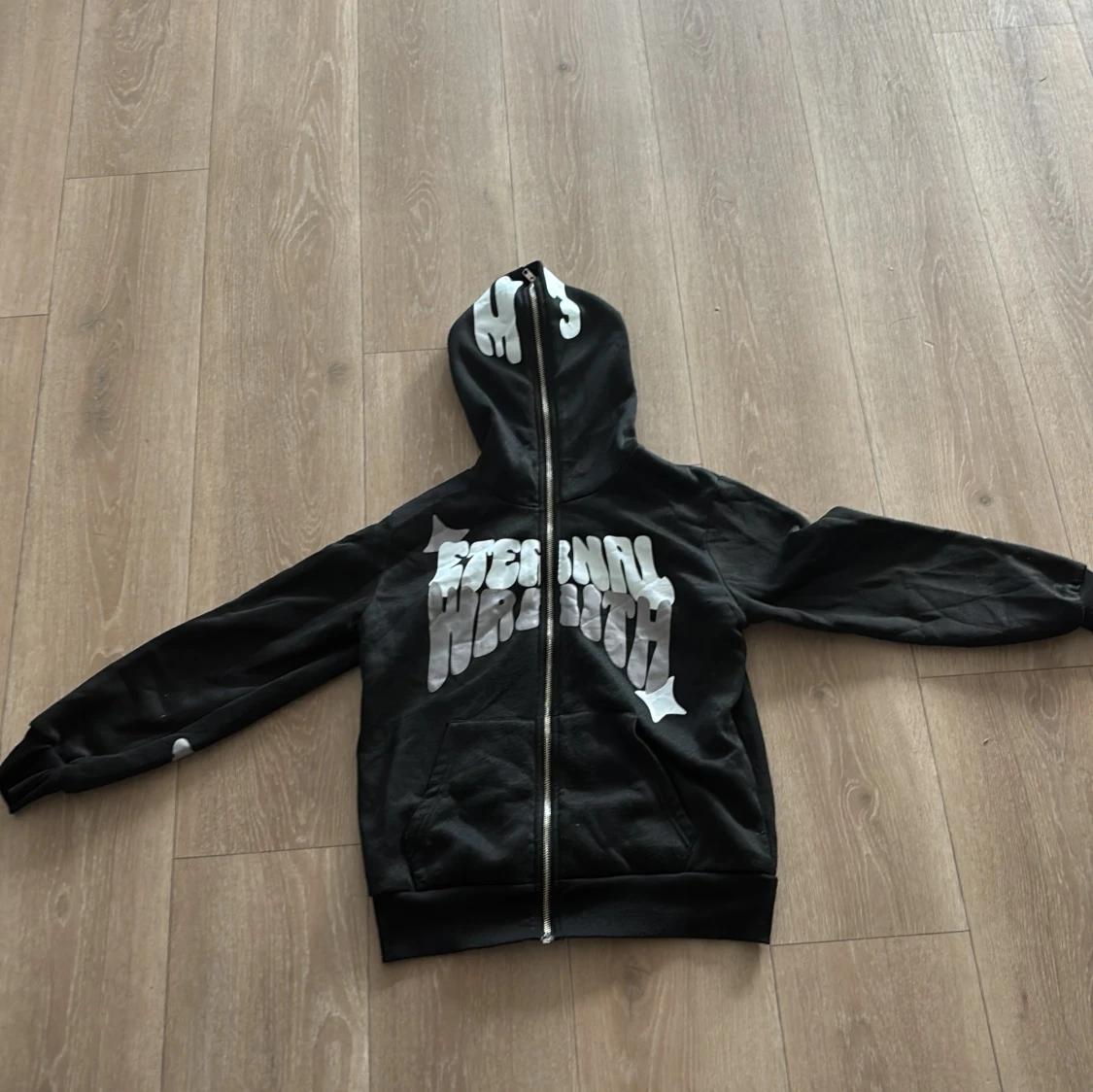 Svart hoodie Eternal Strength