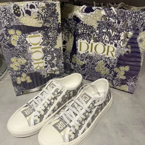 Dior skor - Såååå snygga dior skor i bästa skick!!!! Skriv vid frågor eller intresse❤️❤️