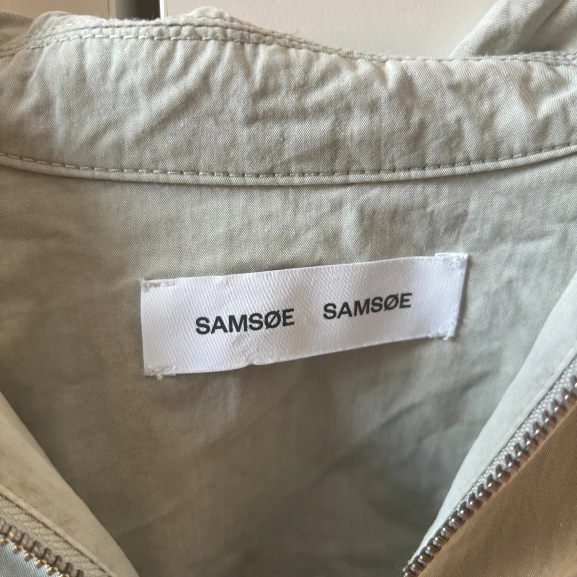 Ljusgrå vindjacka från Samsøe  - 1