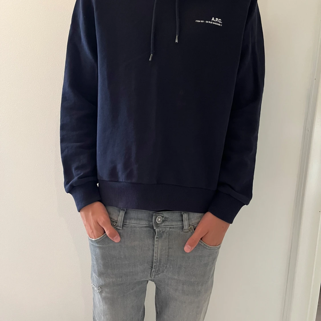 Mörkblå hoodie från A.P.C. - 2