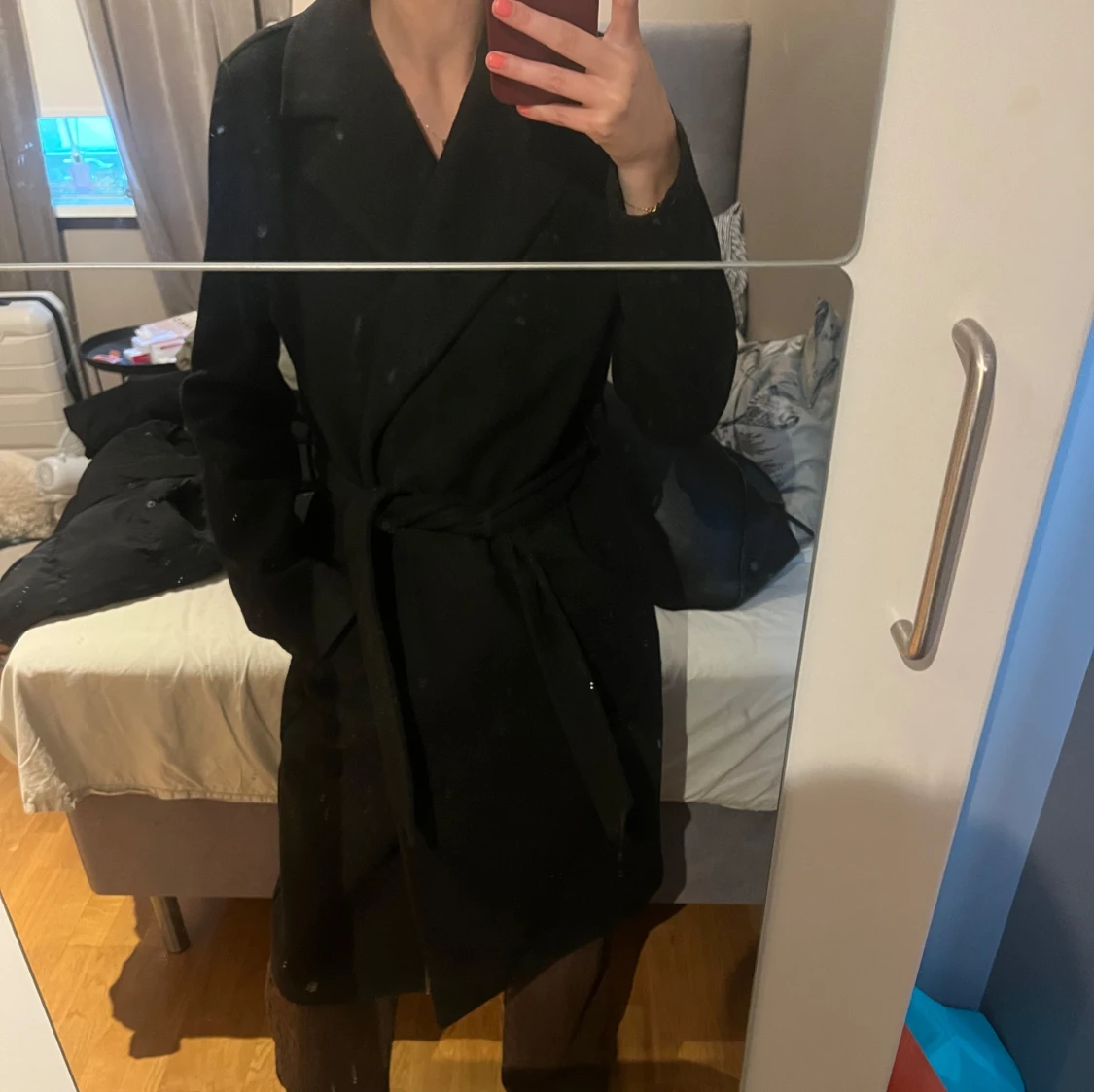 Svart kappa med bälte - 2