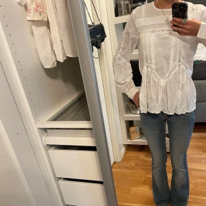 Vit blus - Superfin vit blus. Passar storlek XS. 