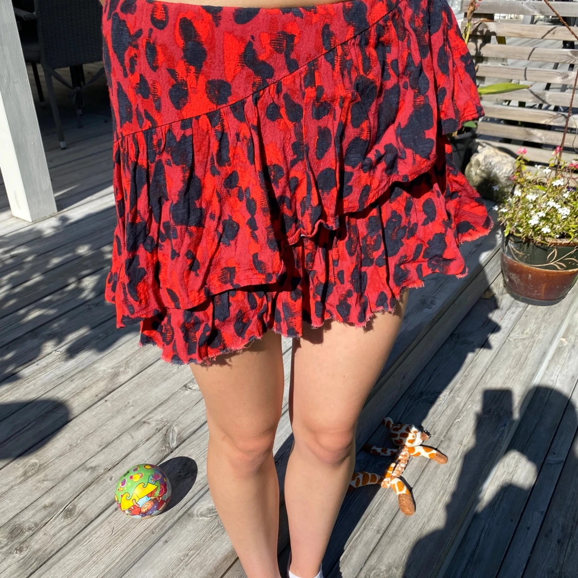 Röd kjol med svart leopardmönster 🍒🤍 - 4