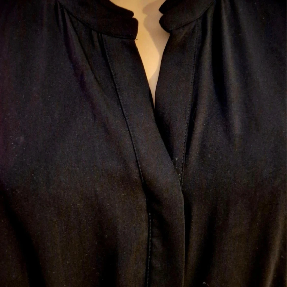 Svart långärmad skjortklänning från H&M - 1