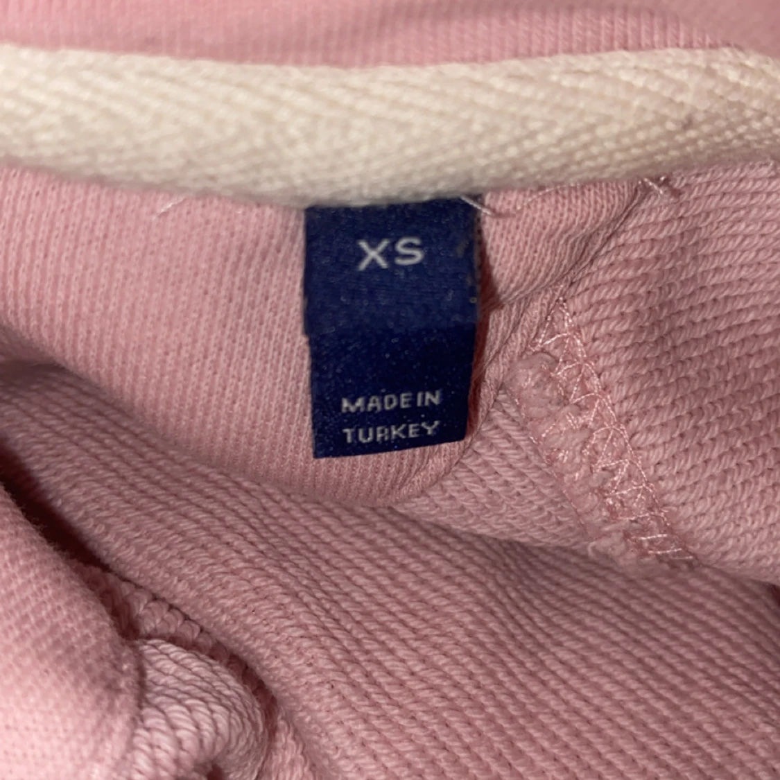 Ljusrosa hoodie från Gant  - 1