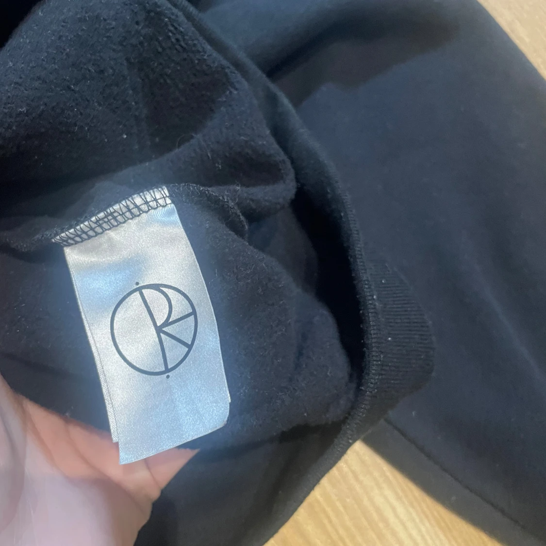 Svart Polar hoodie med broderad logga - 3