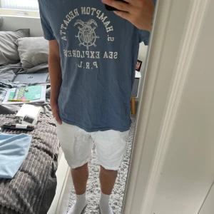 Blå Ralph lauren t-shirt - Tja, säljer denna snygga t-shirt från Ralph lauren. Storlek M och i bra skick. Skriv till mig vid minsta fundering. Mvh Marius😁