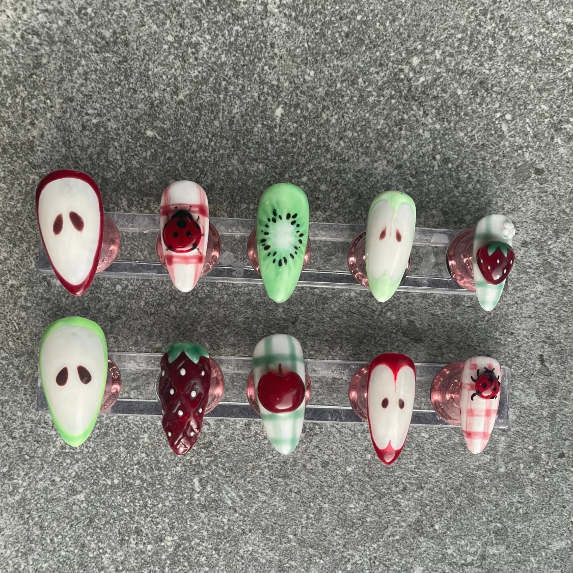 Fruktiga handmålade lösnaglar - 3