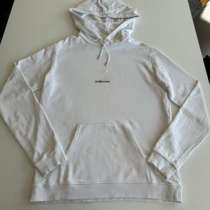 Sain Laurent hoodie  - Saint Laurent hoodie i storleken L. Skicket är 8/10 inga konstigheter. Har du frågor? Fråga på!