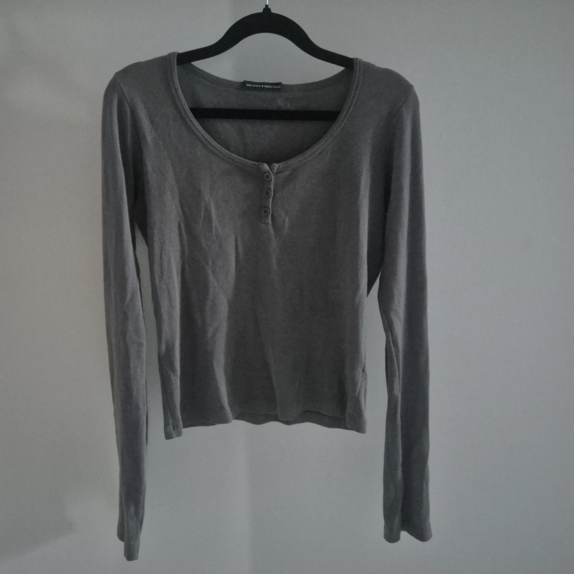 Grå långärmad topp Brandy Melville