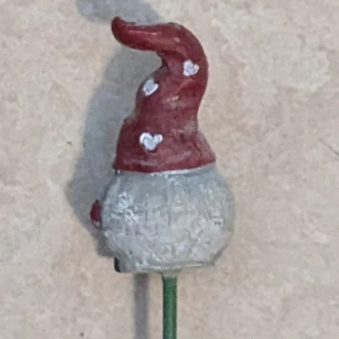 Liten tomte på metall pinne - 1