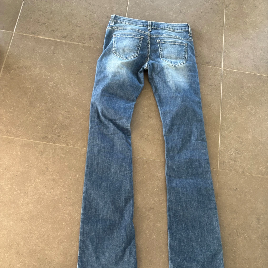 Blå bootcut jeans låg midja - 2