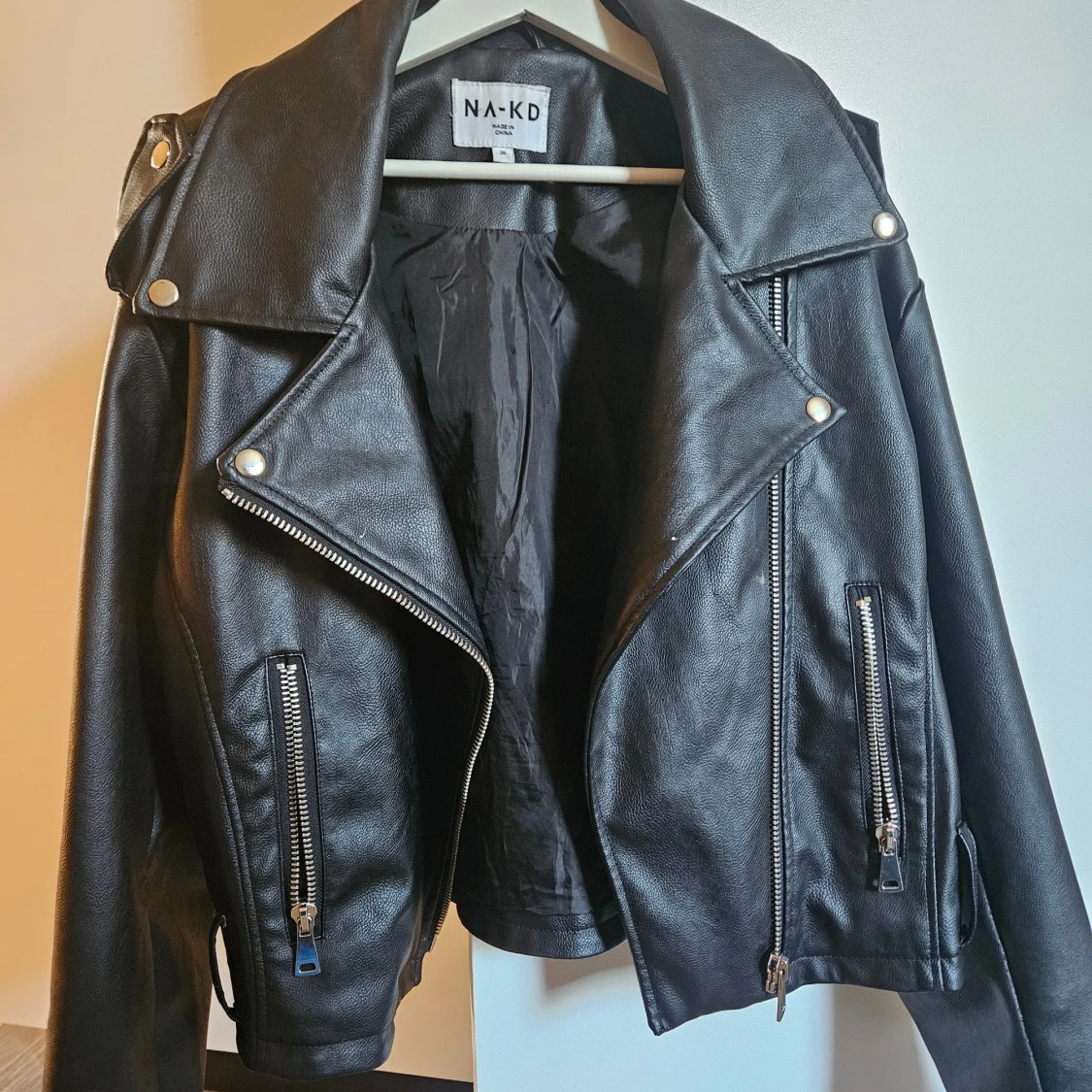 Svart skinnjacka från NA-KD, stl 36 - 2