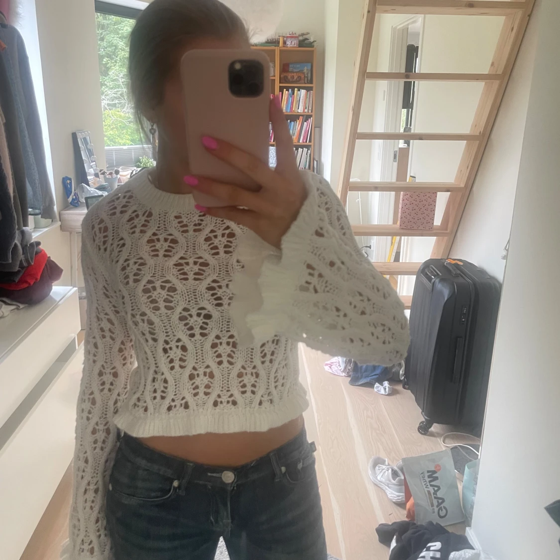 Vit stickad croppad  - 1