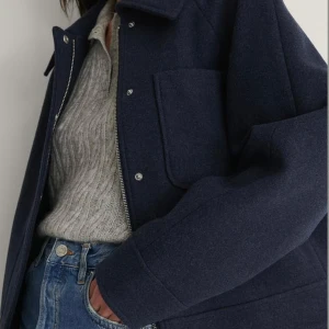 Overzise Höst jacka  - Såå fin höst/vår jacka! Använd Max 2 gånger så väldigt bra skick. Stolek 36