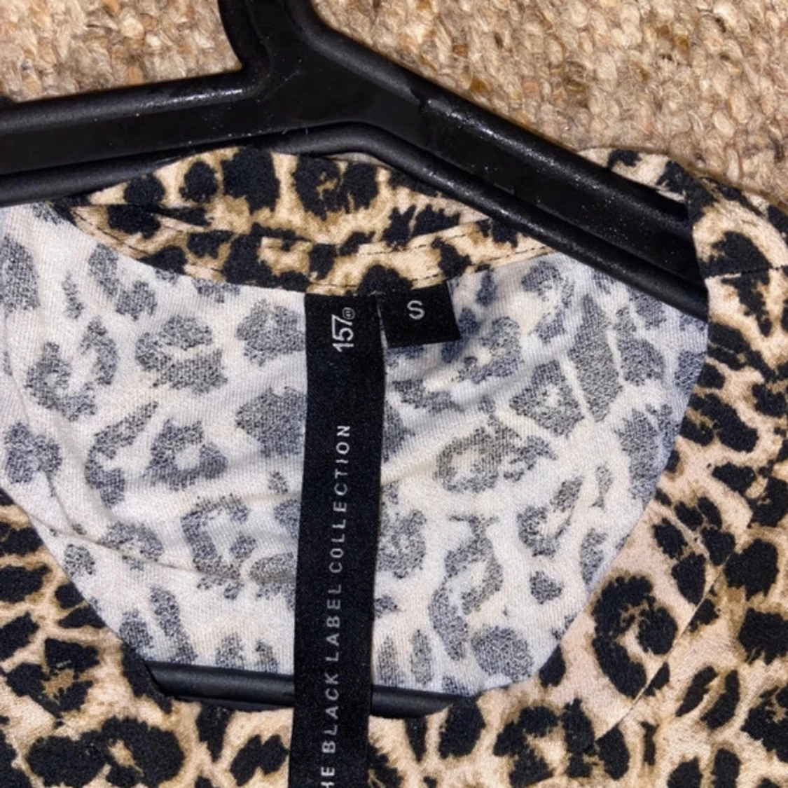 Fin t-shirt med leopard tryck - 1