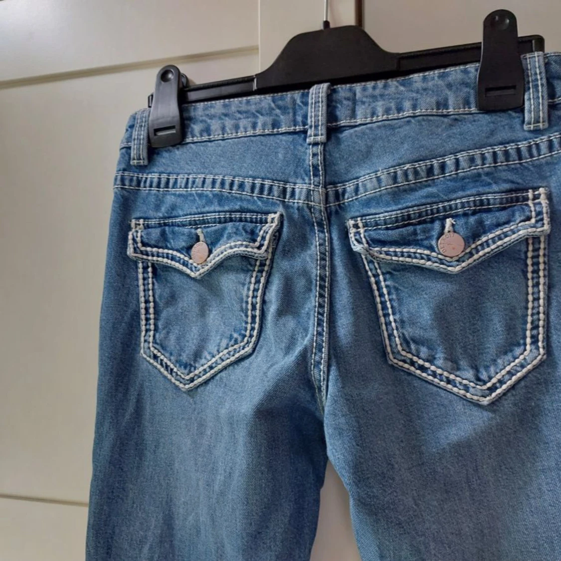 Blå bootcut jeans från Lindex - 2