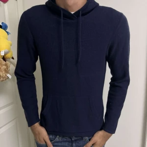 Replay hoodie  -  Tjena! Säljer min Replay hoodie i storlek S eftersom den tyvärr blivit för liten. Den är i väldigt bra skick! Hör av dig om du är intresserad. 👋